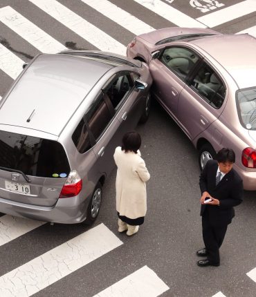 Isn't it easy to avoid the accident?